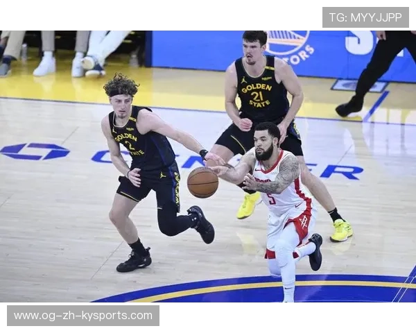 NBA篮板争抢的激烈瞬间:跌倒三人震撼全场 NBA篮板争抢的激烈瞬间:跌倒三人震撼全场